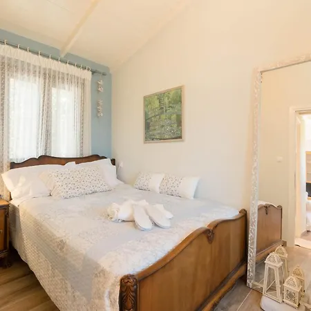 Millstone Summerhouse Apartment *